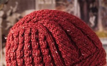 Стильная шапка спицами Vogue Knitting