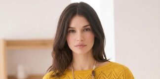 Ажурный пуловер спицами с вырезом лодочка